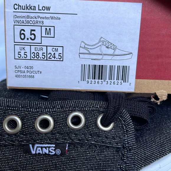 Vans WMNS Chukka Low (Denim) Black/Pewter/White
VN0A38CGRY8
Sneakers - Picture 16 of 16
